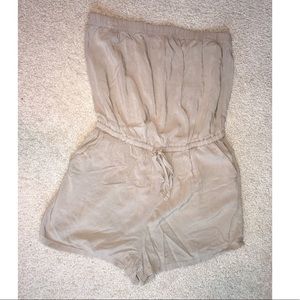 Forever 21 Women’s Sleeveless Romper W/ pockets